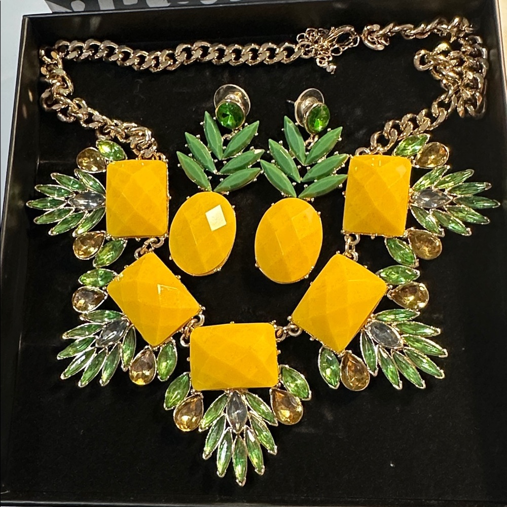 mark. for Avon Sweet Drops Statement Necklace with Earrings - Picture 4 of 6